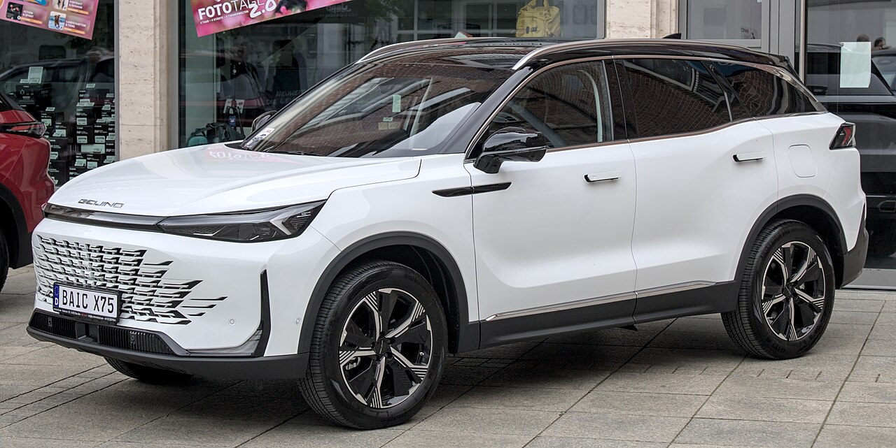 Каким получился недорогой локализованный кроссовер BAIC X75